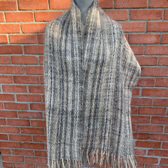 Large pure wool shawl - Picture 10 of 10